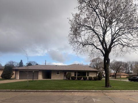 Photo of 3033 S Stratton Dr, West Allis, WI 53219 (MLS # 1958475)