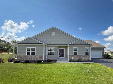 Photo of N113W14056 Wrenwood Pass, Germantown, WI 53022 (MLS # 1974587)