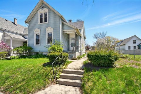 Photo of 2840 N Vel R Phillips Ave, Milwaukee, WI 53212 (MLS # 1917705)