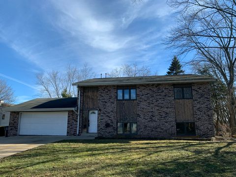 Photo of 6154 S 42nd St, Greenfield, WI 53221 (MLS # 1950986)