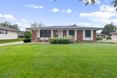 Photo of W146N8267 Schlafer Dr, Menomonee Falls, WI 53051 (MLS # 1921039)