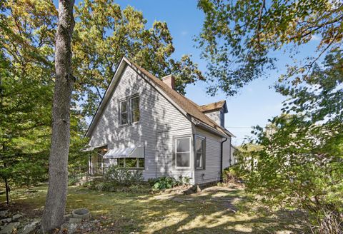 Photo of 438 Blaine Ave, Racine, WI 53405 (MLS # 1940560)