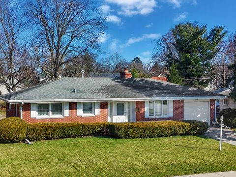 Photo of 236 W Rockwell St, Elkhorn, WI 53121 (MLS # 1955909)