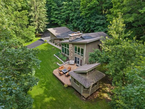Photo of 3041 Kettle Moraine Rd, Hartford, WI 53027 (MLS # 1971131)