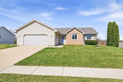 Photo of 213 Wollet Dr, Fort Atkinson, WI 53538 (MLS # 1954886)