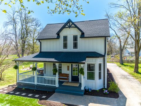 Photo of 397 W Geneva St, Williams Bay, WI 53191 (MLS # 1948726)