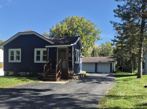 Photo of W277N2836 Chicago Ave, Pewaukee, WI 53072 (MLS # 1983971)