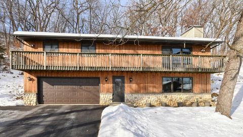 Photo of 142 Riverside Dr, Waterford, WI 53185 (MLS # 1945266)