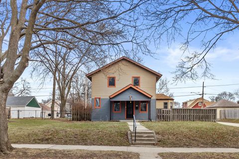 Photo of 162 N 74th St, Milwaukee, WI 53213 (MLS # 1955064)