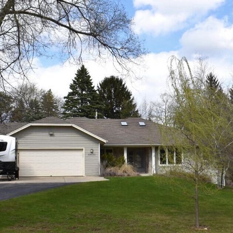 Photo of N61W16124 Hawthorne Dr, Menomonee Falls, WI 53051 (MLS # 1959276)