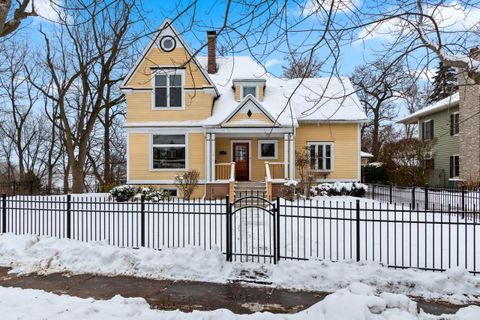 Photo of 1407 Michigan Ave, Manitowoc, WI 54220 (MLS # 1945604)