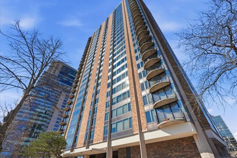 Photo of 929 N Astor St, Milwaukee, WI 53202 (MLS # 1956599)