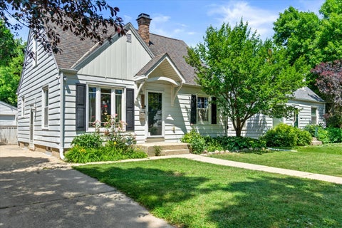 Photo of 3229 N 90th St, Milwaukee, WI 53222 (MLS # 1970445)
