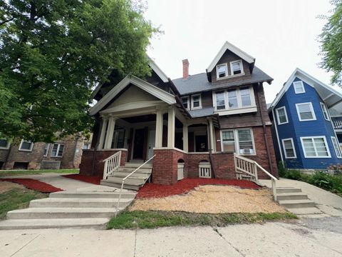 Photo of 1862 N Cambridge Ave, Milwaukee, WI 53202 (MLS # 1927380) Photo of 1862 N Cambridge Ave, Milwaukee, WI 53202 (MLS # 1927380)