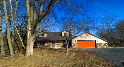 Photo of 28609 Martha Ct, Waterford, WI 53185 (MLS # 1947487)