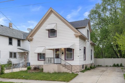 Photo of 1815 Marquette St, Racine, WI 53402 (MLS # 1963880)