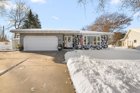 Photo of 1615 W 6th Ave, Oshkosh, WI 54902 (MLS # 1944888)