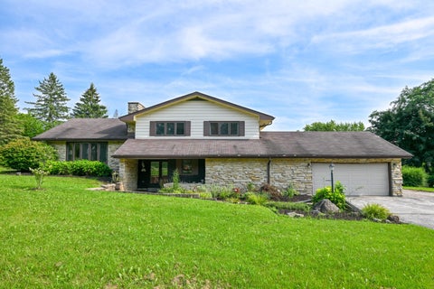 Photo of N113W13099 Crestview Dr, Germantown, WI 53022 (MLS # 1976493)