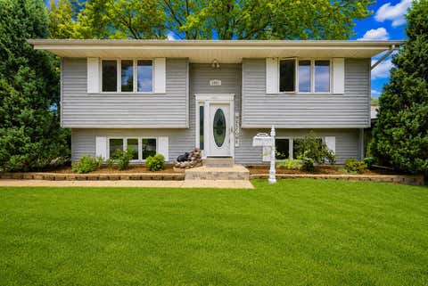 Photo of 1551 W Goldcrest Ave, Milwaukee, WI 53221 (MLS # 1967822)
