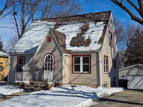 Photo of 175 N Park St, Whitewater, WI 53190 (MLS # 1948691)