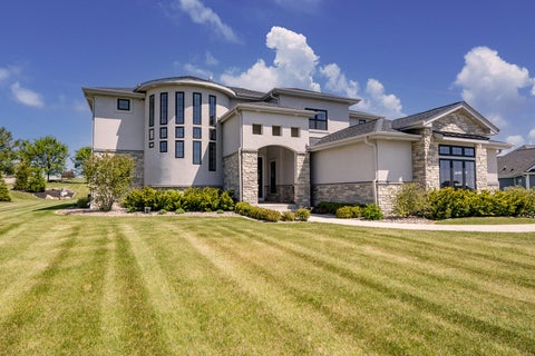 Photo of 4814 S East Kohler Cir, New Berlin, WI 53146 (MLS # 1962184)