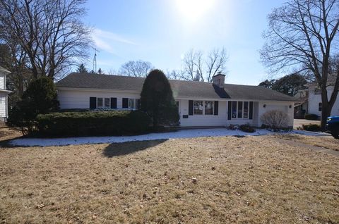 Photo of 951 W Walworth Ave, Whitewater, WI 53190 (MLS # 1952173)