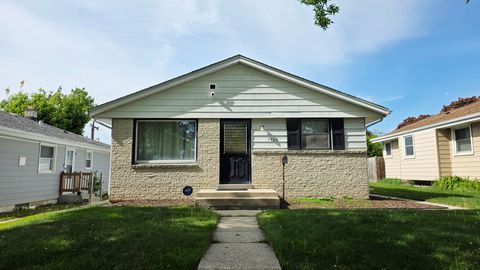 Photo of 7408 W Carmen Ave, Milwaukee, WI 53218 (MLS # 1963255)
