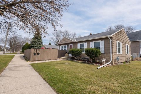 Photo of 3425 W Morgan Ave, Milwaukee, WI 53221 (MLS # 1955901)