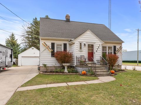 Photo of 4757 Vista Rd, Manitowoc, WI 54220 (MLS # 1941429) Photo of 4757 Vista Rd, Manitowoc, WI 54220 (MLS # 1941429)