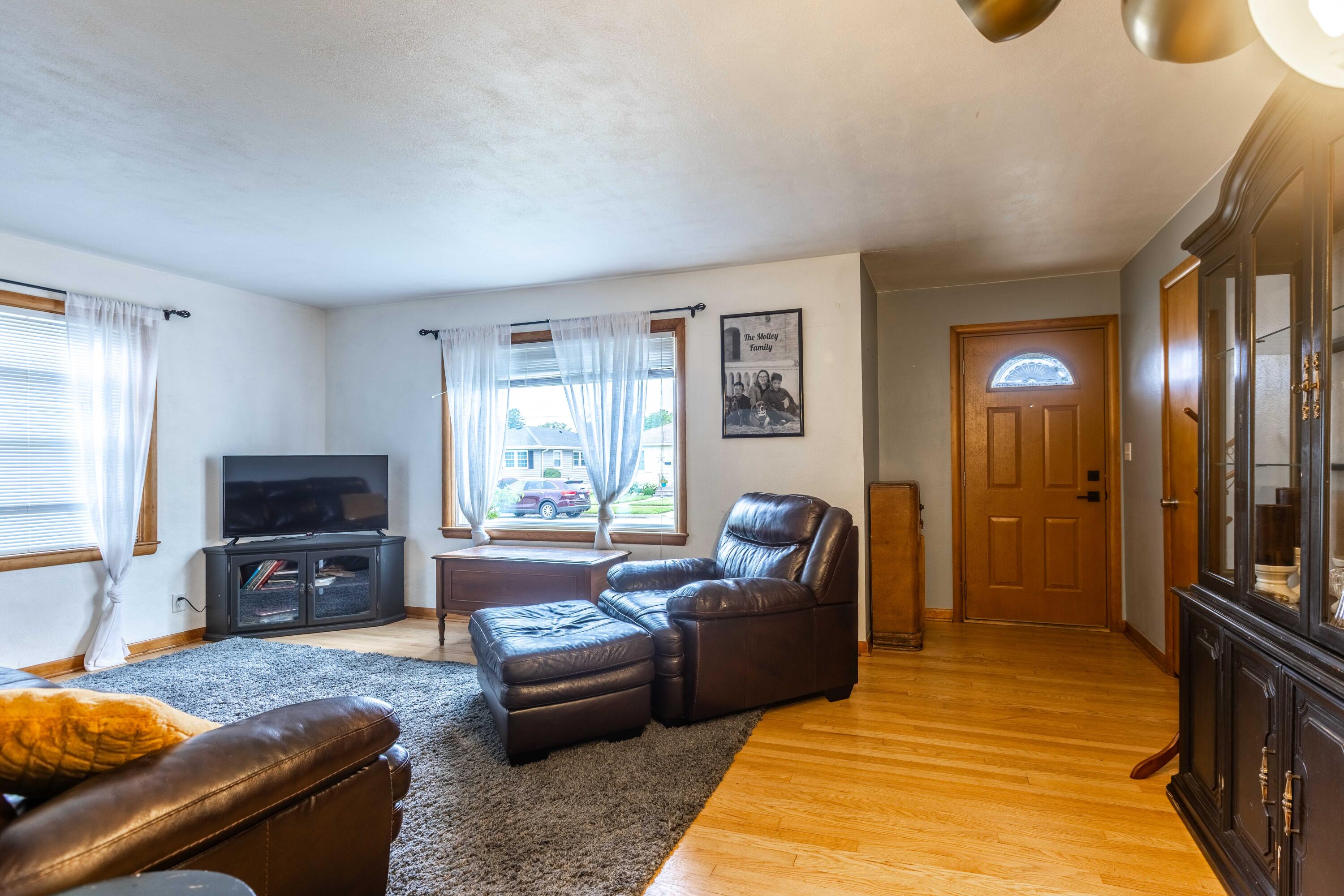 Kenosha, Wisconsin 53142, United States, 3 Bedrooms Bedrooms, ,1 BathroomBathrooms,Residential,Pending,194930