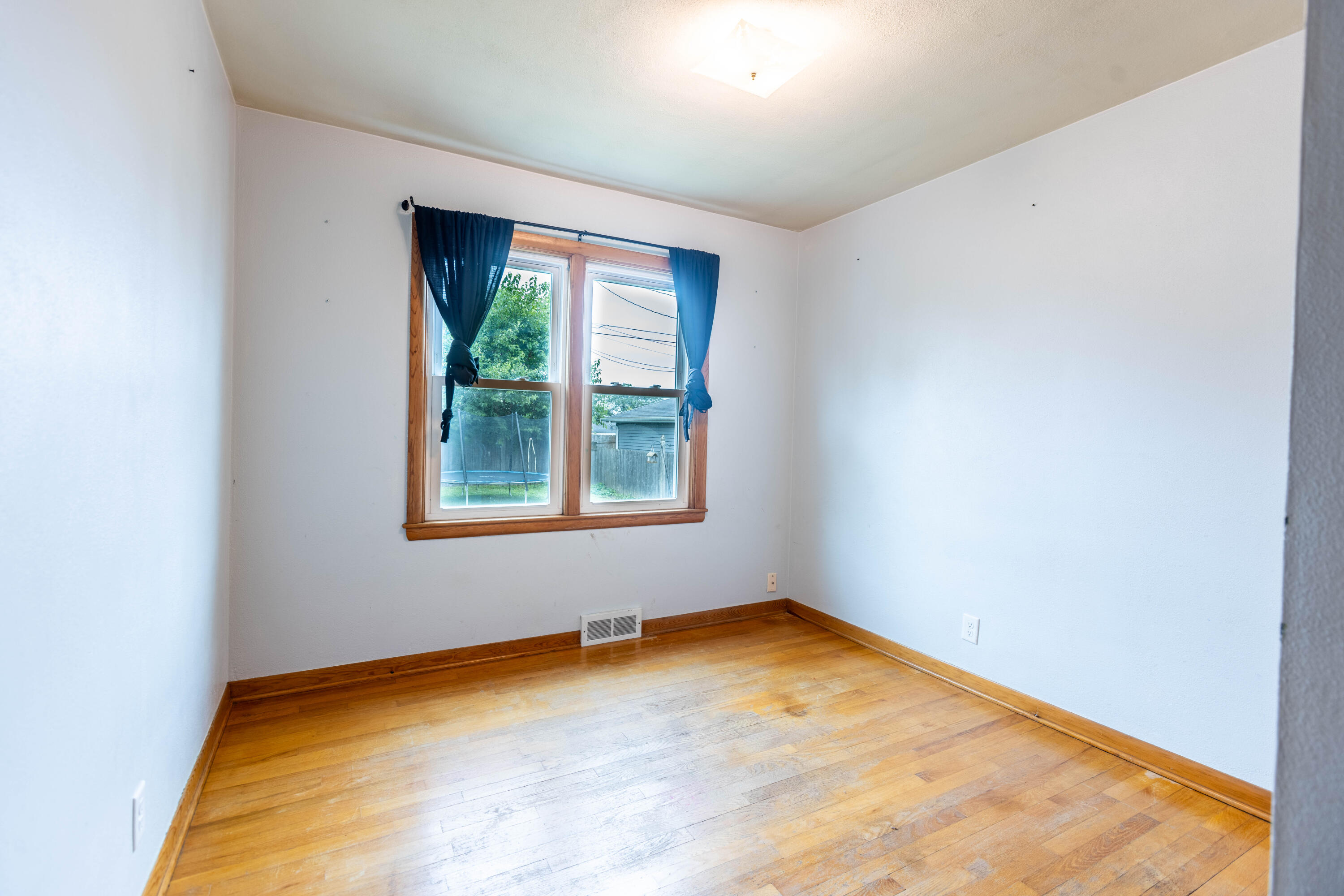 Kenosha, Wisconsin 53142, United States, 3 Bedrooms Bedrooms, ,1 BathroomBathrooms,Residential,Pending,194930