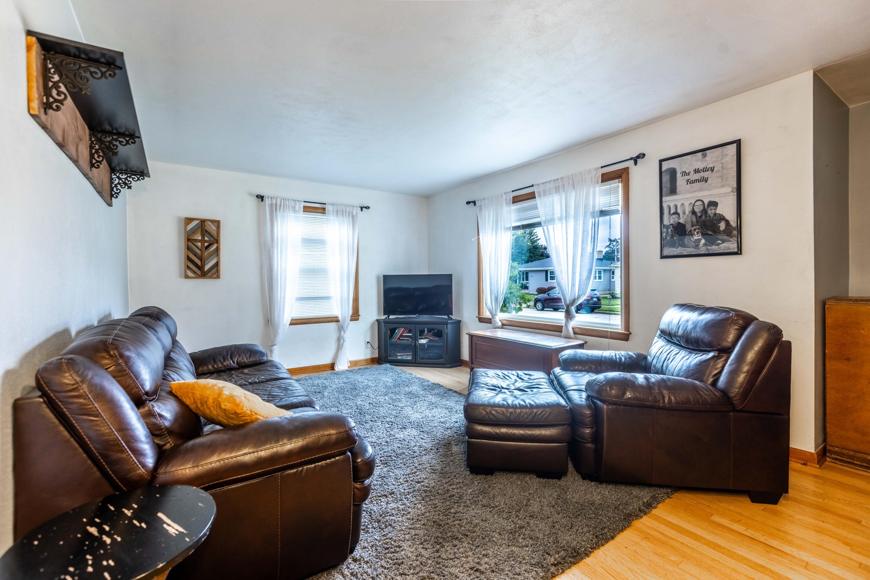 Kenosha, Wisconsin 53142, United States, 3 Bedrooms Bedrooms, ,1 BathroomBathrooms,Residential,Pending,194930