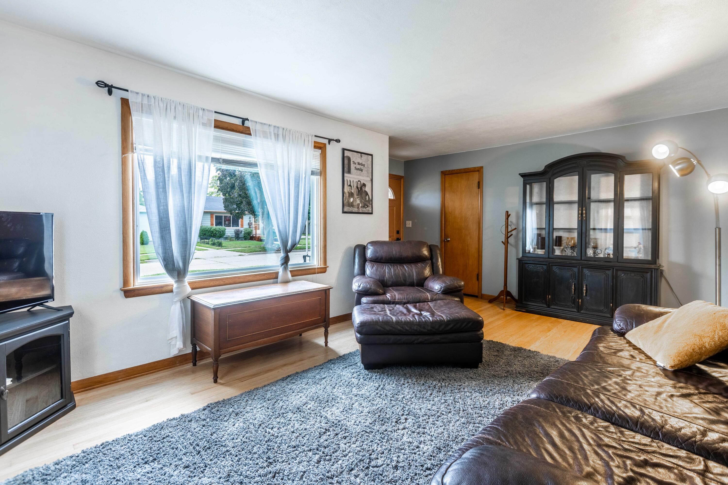 Kenosha, Wisconsin 53142, United States, 3 Bedrooms Bedrooms, ,1 BathroomBathrooms,Residential,Pending,194930