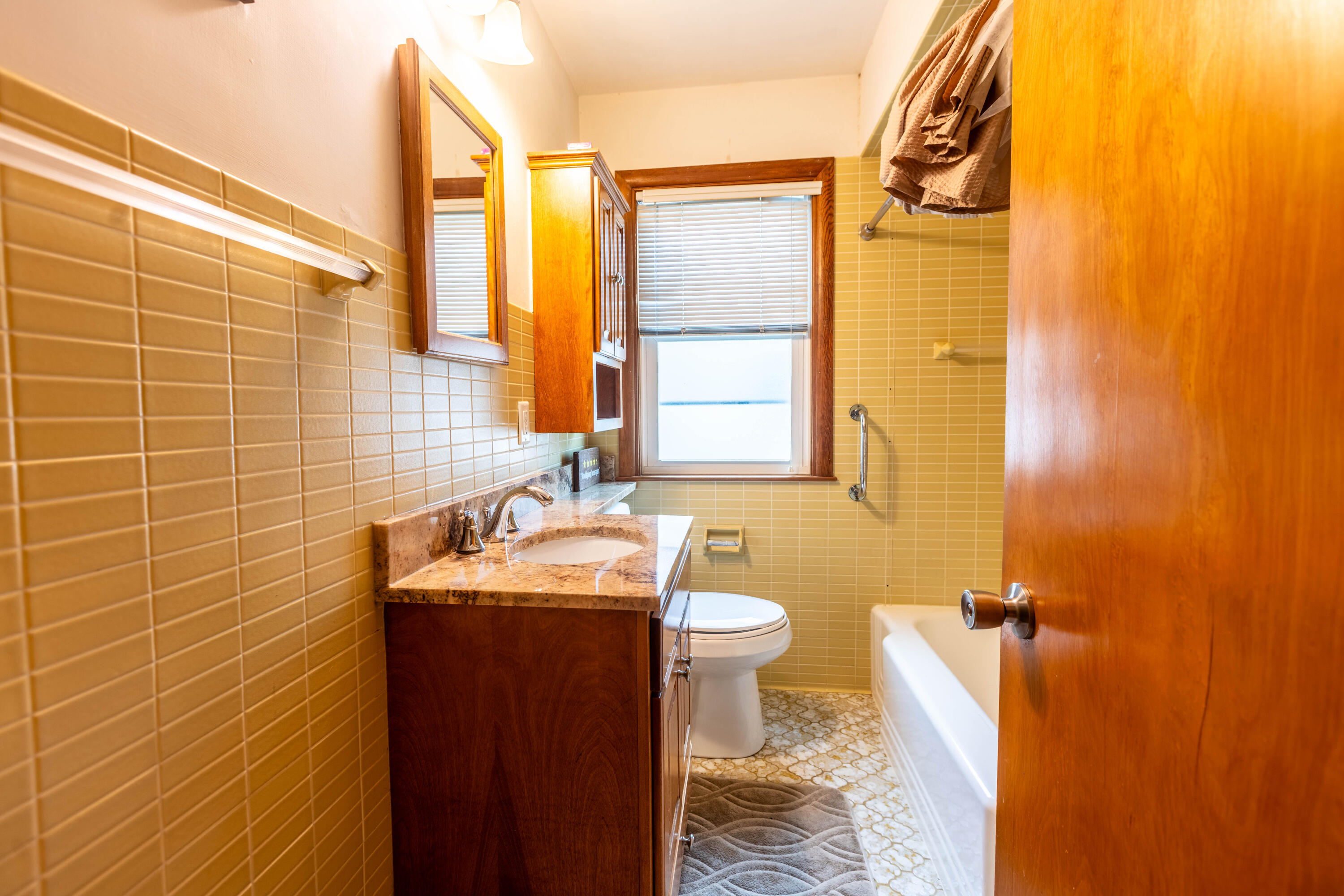 Kenosha, Wisconsin 53142, United States, 3 Bedrooms Bedrooms, ,1 BathroomBathrooms,Residential,Pending,194930