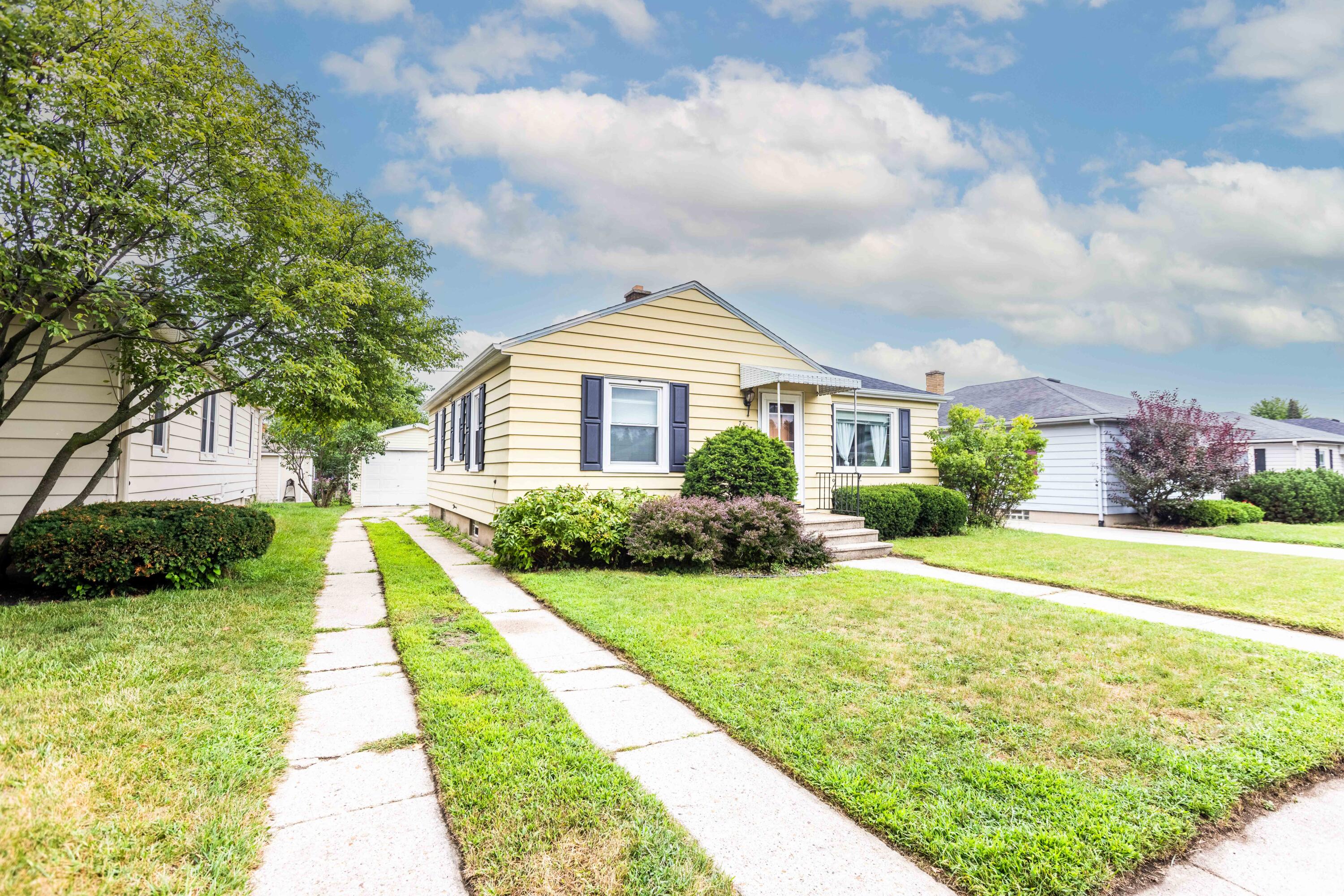 Kenosha, Wisconsin 53142, United States, 3 Bedrooms Bedrooms, ,1 BathroomBathrooms,Residential,Pending,194930