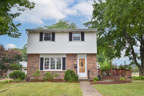 Photo of 1400 Manitowoc Ave, South Milwaukee, WI 53172 (MLS # 1974244)