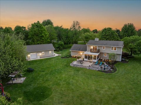 Photo of 1004 Winnebago Cir, Richfield, WI 53033 (MLS # 1963843)