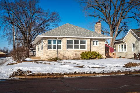 Photo of 2615 Ward Ave, La Crosse, WI 54601 (MLS # 1949148)