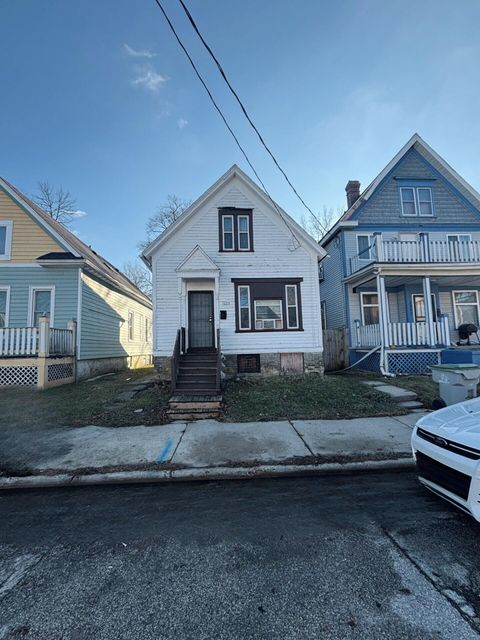1319 W Groeling Ave, Milwaukee, WI 53206 - #: 1947023