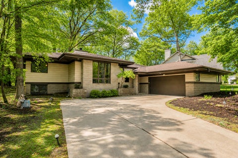 Photo of 6746 S 35th St, Franklin, WI 53132 (MLS # 1958727)