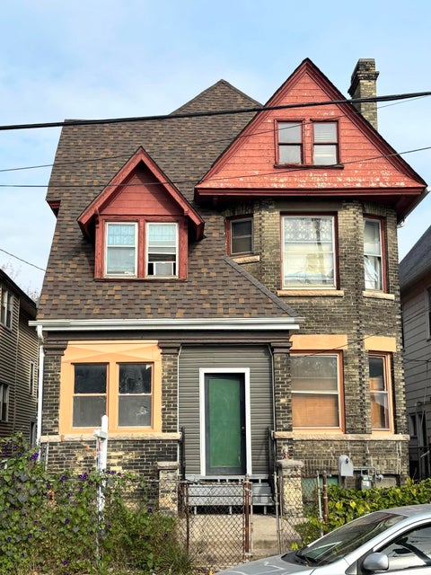Photo of 2000 W Pierce St, Milwaukee, WI 53204 (MLS # 1986594)