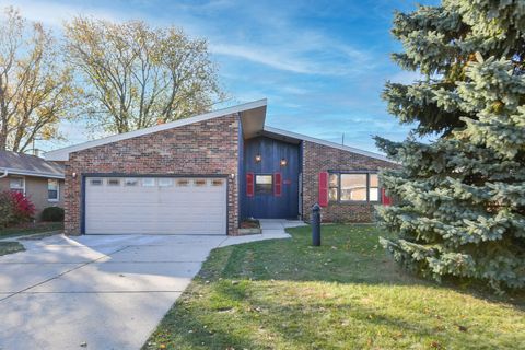 Photo of 1777 Tamarack St, South Milwaukee, WI 53172 (MLS # 1942278)