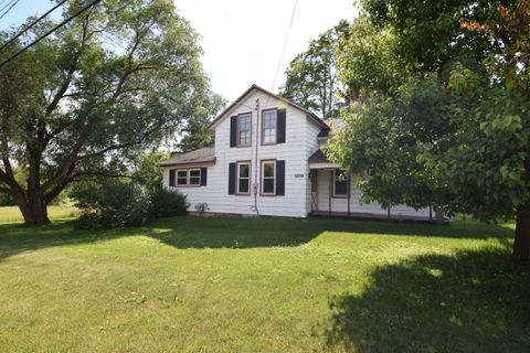 Photo of 5245 S Martin Rd, New Berlin, WI 53146 (MLS # 1925297)