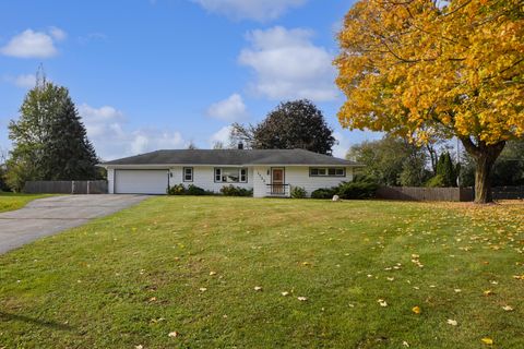 Photo of 1732 S Craftsman Dr, New Berlin, WI 53146 (MLS # 1941150) Photo of 1732 S Craftsman Dr, New Berlin, WI 53146 (MLS # 1941150)