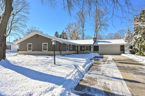 Photo of 7711 N Van Dyke Rd, Fox Point, WI 53217 (MLS # 1944419)