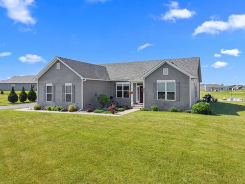 Photo of 463 Chasefield Dr, Williams Bay, WI 53191 (MLS # 1964274)