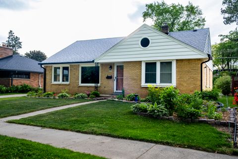 Photo of 10536 W Grantosa Dr, Wauwatosa, WI 53222 (MLS # 1965022)