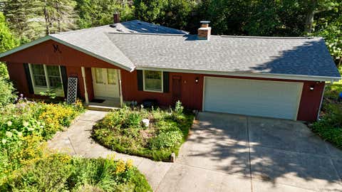 Photo of 10134 Flagstone Dr, Cedarburg, WI 53012 (MLS # 1932438)