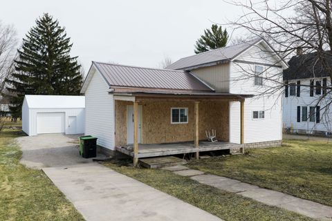 Photo of 406 S College Ave, Fox Lake, WI 53933 (MLS # 1924613)