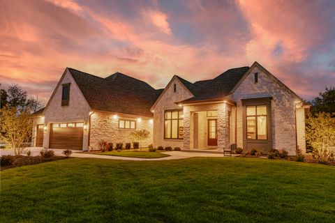 Photo of W188N5078 Red Crown Trl, Menomonee Falls, WI 53051 (MLS # 1937567)